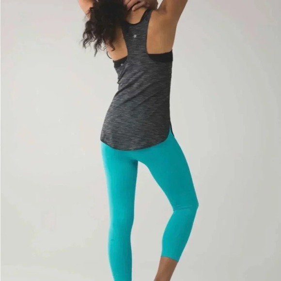 Lululemon sz 6 Zone In tight 21” in peacock blue excellent pre owned condition - Picture 10 of 10